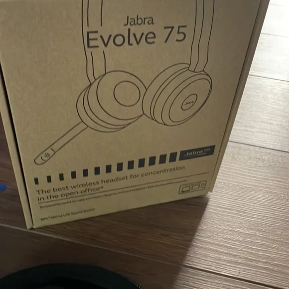 Unused BRAND NEW Jabra Evolve 15 Bluetooth Headphones with mic attatchment